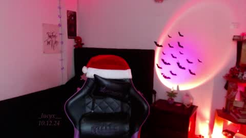 Queen.  Help me reach 100 thumbs up  online show from 12.10.24