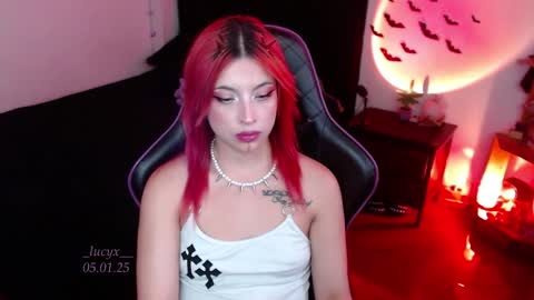 Queen.  Help me reach 100 thumbs up  online show from 01.05.25