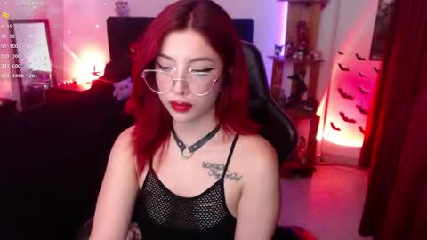 Queen.  Help me reach 100 thumbs up  online show from 09.13.25