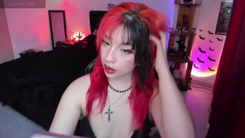 Snapshot of _lucyx__ chatting on 06.30.26 Queen. Help me reach 100 thumbs up online show from 06.30.26