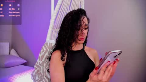 Snapshot of _luna_dupont_ chatting on 02.10.25  Luna  online show from 02.10.25