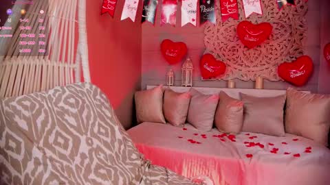 Snapshot of _luna_dupont_ chatting on 02.14.25  Luna  online show from 02.14.25