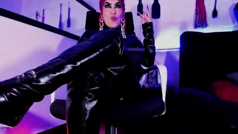 MISS LUNA online show from 12.20.24