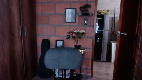 Snapshot of _lunablondie_ chatting on 02.06.25 _lunablondie_ online show from 02.06.25