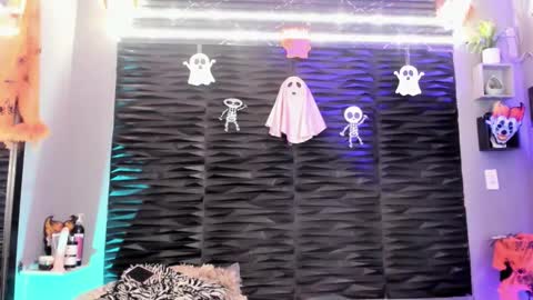 Snapshot of _lustyles_ chatting on 10.28.25 _lustyles_ online show from 10.28.25