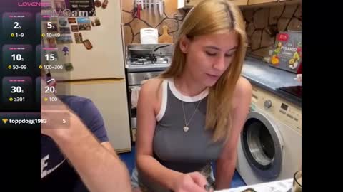 Snapshot of _magic_kis chatting on 11.28.25 _magic_kis online show from 11.28.25