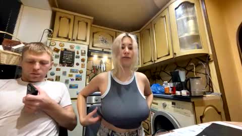 Snapshot of _magic_kis chatting on 04.06.26 _magic_kis online show from 04.06.26