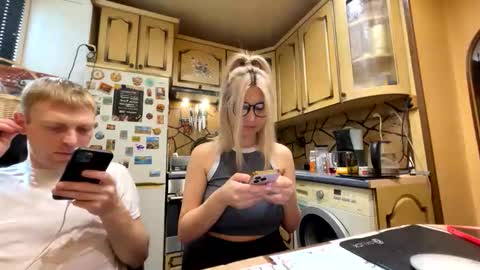 Snapshot of _magic_kis chatting on 04.07.26 _magic_kis online show from 04.07.26