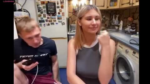 Snapshot of _magic_kis chatting on 06.19.26 _magic_kis online show from 06.19.26