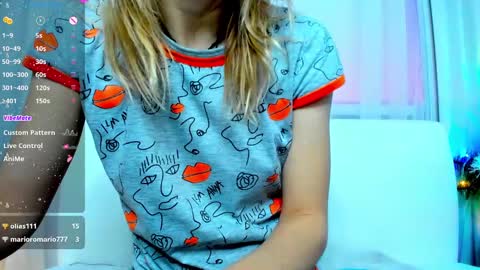 Snapshot of _mari_so chatting on 01.16.25 Scarlett online show from 01.16.25