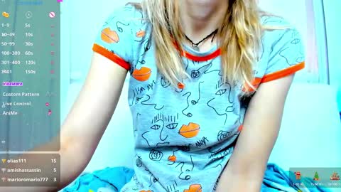 Snapshot of _mari_so chatting on 01.16.25 Scarlett online show from 01.16.25