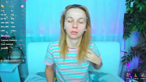 Snapshot of _mari_so chatting on 02.14.25 Scarlett online show from 02.14.25
