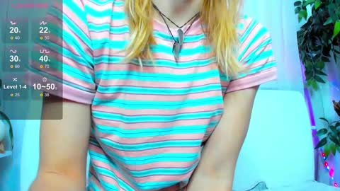 Snapshot of _mari_so chatting on 02.15.25 Scarlett online show from 02.15.25