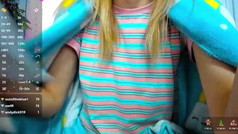 Snapshot of _mari_so chatting on 02.25.25 Scarlett online show from 02.25.25