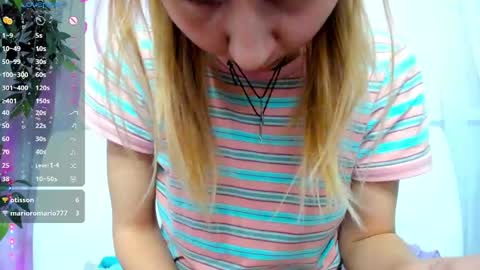 Snapshot of _mari_so chatting on 02.27.25 Scarlett online show from 02.27.25