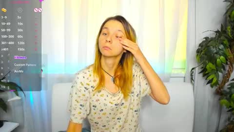 Snapshot of _mari_so chatting on 09.29.25 Scarlett online show from 09.29.25