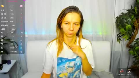 Snapshot of _mari_so chatting on 10.14.25 Scarlett online show from 10.14.25