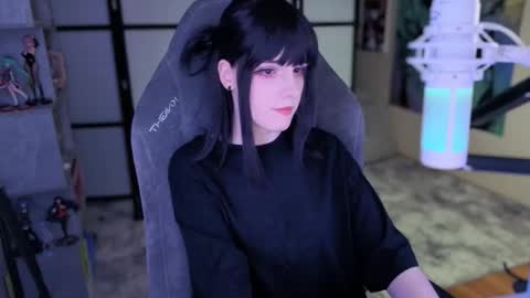 Snapshot of _mariko_ chatting on 11.07.25 Mariko online show from 11.07.25