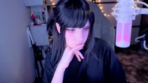 Snapshot of _mariko_ chatting on 11.13.25 Mariko online show from 11.13.25