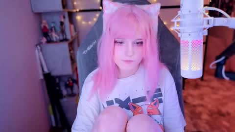 Snapshot of _mariko_ chatting on 11.20.25 Mariko online show from 11.20.25