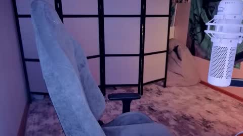 Snapshot of _mariko_ chatting on 12.21.25 Mariko online show from 12.21.25