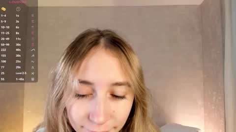  Gwen  online show from 10.10.25