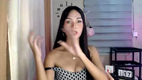 Snapshot of _mellyxxx chatting on 05.17.26 Melly online show from 05.17.26