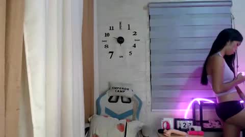 Snapshot of _mellyxxx chatting on 05.27.26 Melly online show from 05.27.26