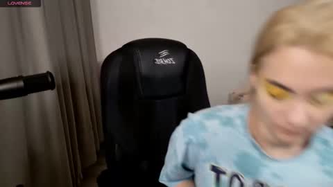 _meow_neko_ online show from 02.13.26