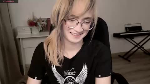 Snapshot of _meow_neko_ chatting on 07.25.26 _meow_neko_ online show from 07.25.26