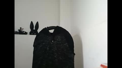 Mia-foster online show from 02.03.25