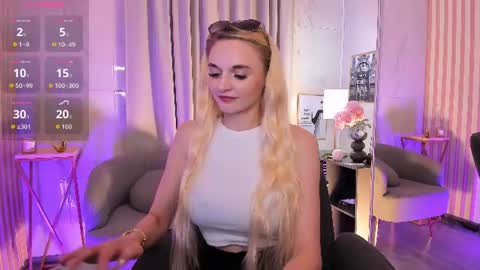 Snapshot of _mila_lux_ chatting on 06.14.26 Mila online show from 06.14.26