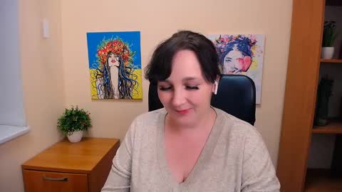 Snapshot of _miranda_sun chatting on 03.12.25 Miranda online show from 03.12.25