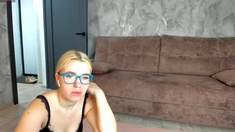 Snapshot of _miss_strawberry_ chatting on 03.30.26 Sofia birthday october 29 online show from 03.30.26