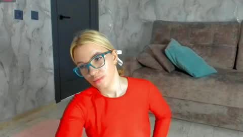 Snapshot of _miss_strawberry_ chatting on 04.01.26 Sofia birthday october 29 online show from 04.01.26