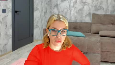 Snapshot of _miss_strawberry_ chatting on 04.07.26 Sofia birthday october 29 online show from 04.07.26