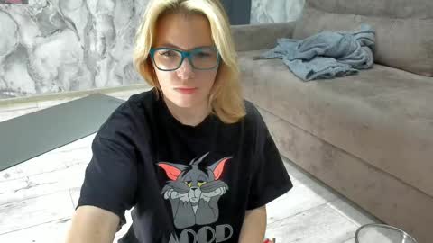 Snapshot of _miss_strawberry_ chatting on 04.20.26 Sofia birthday october 29 online show from 04.20.26