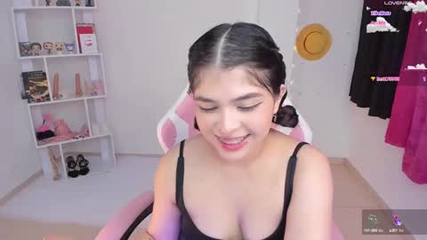 Snapshot of _misshoneyxx chatting on 02.13.25 Hanna Idependent Model online show from 02.13.25