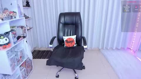 Snapshot of _misshoneyxx chatting on 10.23.25 Hanna Idependent Model online show from 10.23.25