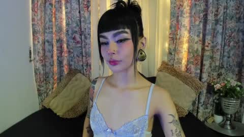 Snapshot of _mizuki chatting on 01.10.25 mizuki  online show from 01.10.25