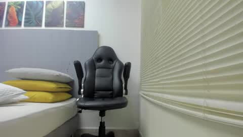 Snapshot of _molly_rosse_ chatting on 04.18.26 _molly_rosse_ online show from 04.18.26