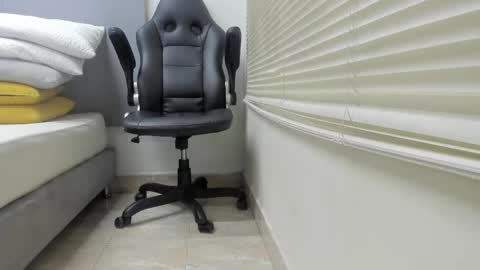 Snapshot of _molly_rosse_ chatting on 04.23.26 _molly_rosse_ online show from 04.23.26