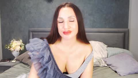 Snapshot of _monica__bellucci_ chatting on 01.11.25 Alice online show from 01.11.25