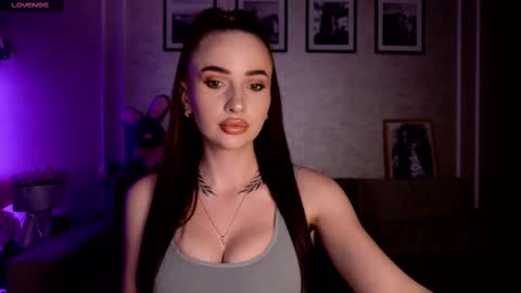 Snapshot of _moon_girl_18 chatting on 03.11.25 Nikol online show from 03.11.25