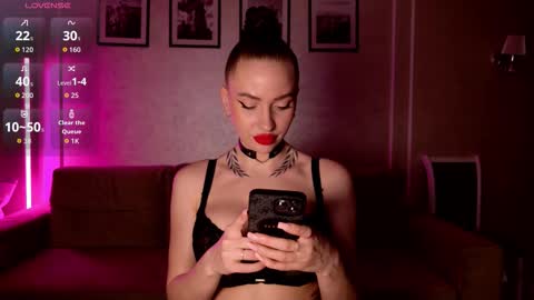 Snapshot of _moon_girl_18 chatting on 02.15.26 Nikol online show from 02.15.26