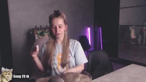 Snapshot of _mother_of_cats chatting on 12.03.25 Debby online show from 12.03.25