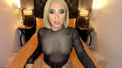 _natashacooper_ online show from 06.17.26