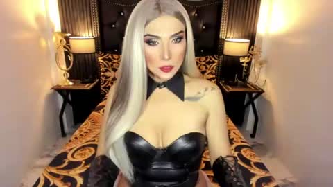 _natashacooper_ online show from 06.25.26