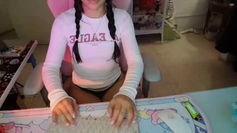Snapshot of _nathaila_ chatting on 09.17.25 _nathaila_ online show from 09.17.25