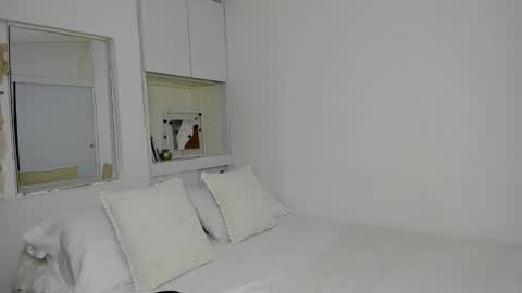 independent model natha online show from 11.11.25